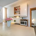 Karlo With Private Pool Apartman