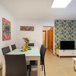 Karlo With Private Pool Apartment Split